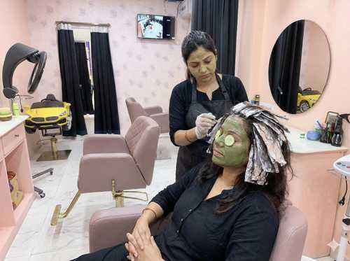 Professional hair and beauty services at Styloz Ranchi