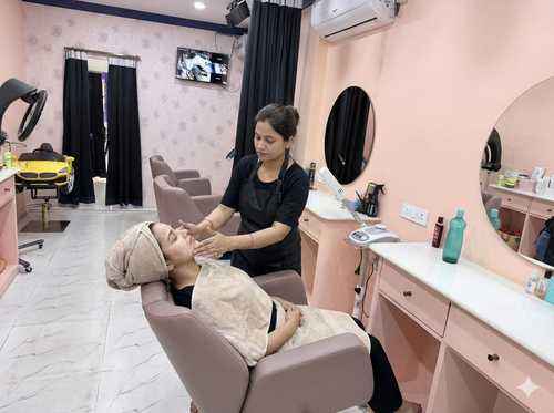 Salon services at Styloz Lalpur Ranchi